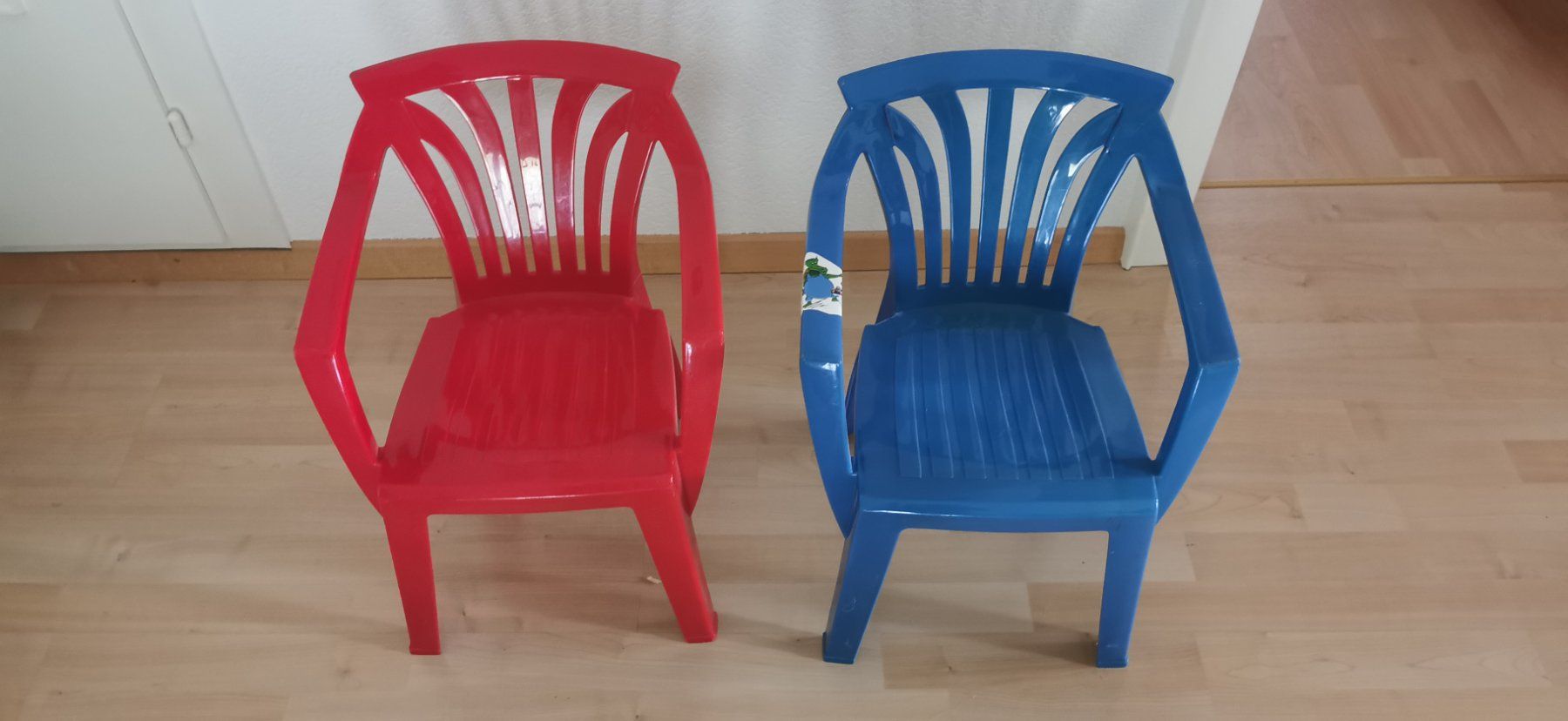 Sedie: Chaises enfants en plastique – Usato da Tavannes venduto da shannonmeylan2003