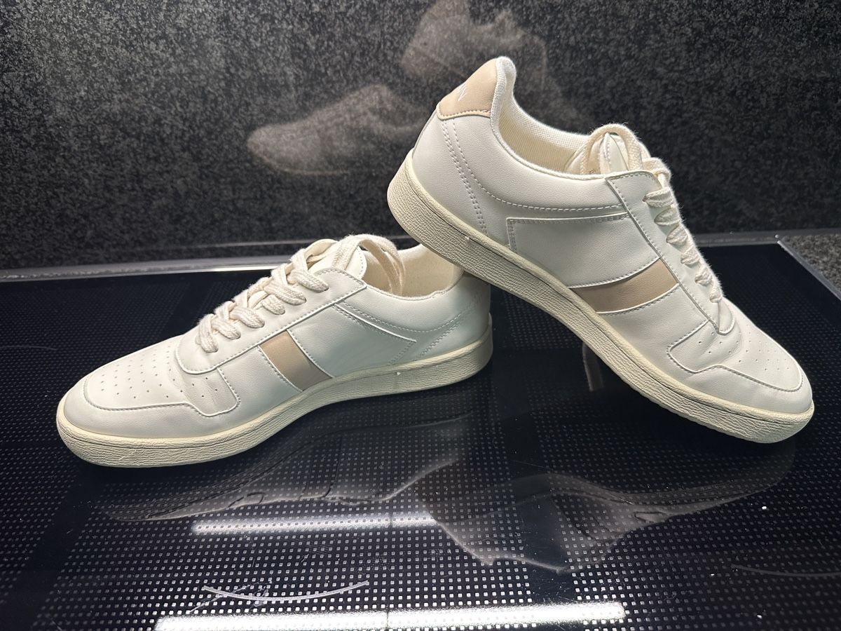 Herrenschuhe: Sneakers NIKIN beige Grösse 41 – Gebraucht aus Stansstad von Dalmatinerhjf