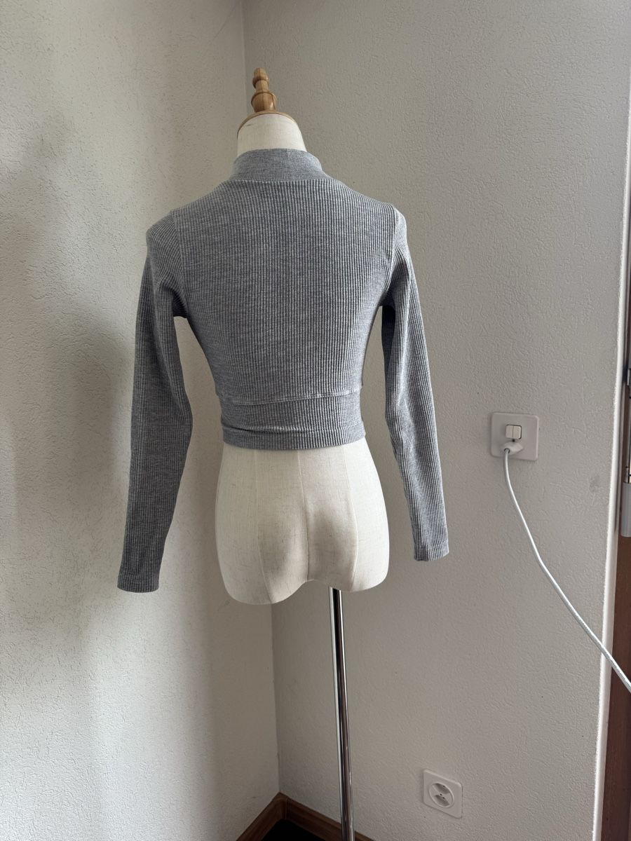 Maglioni & Felpe: XS Grau Gerippter Cropped Zip-Up - Langarm – Nuovo (secondo la descrizione) da Veyras venduto da ValClasse 1