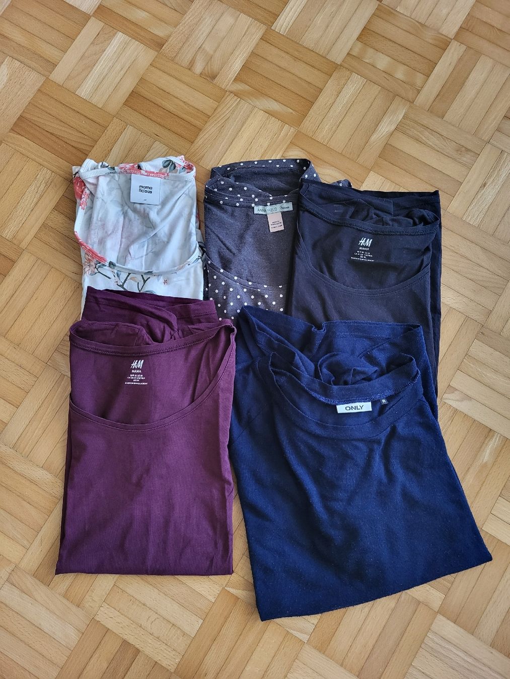 Lotti di vestiti: T-Shirts Umstandsmode, Gr M – Usato da Henggart venduto da Katzenpfoten