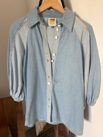Leichte Jeansbluse mit Spitze, Gr. M, Frühlings-Look 2023