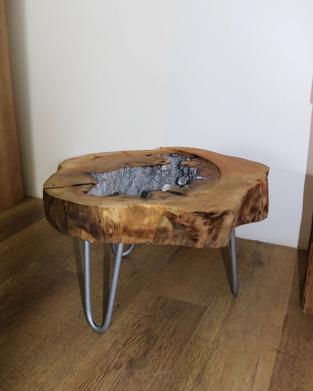Tische: Klubtisch aus Holz Rustikal – Gebraucht aus Zürich von Miki_Schreiner 5