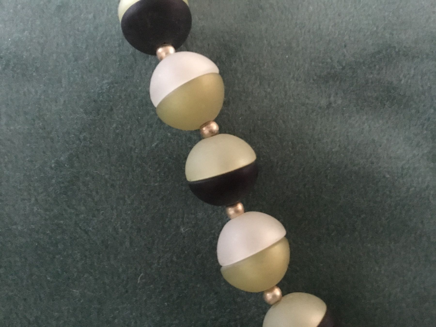 Catenine: Collier tour de cou perles plexi – Nuovo (secondo la descrizione) da Le Landeron venduto da nic_8hd5 2