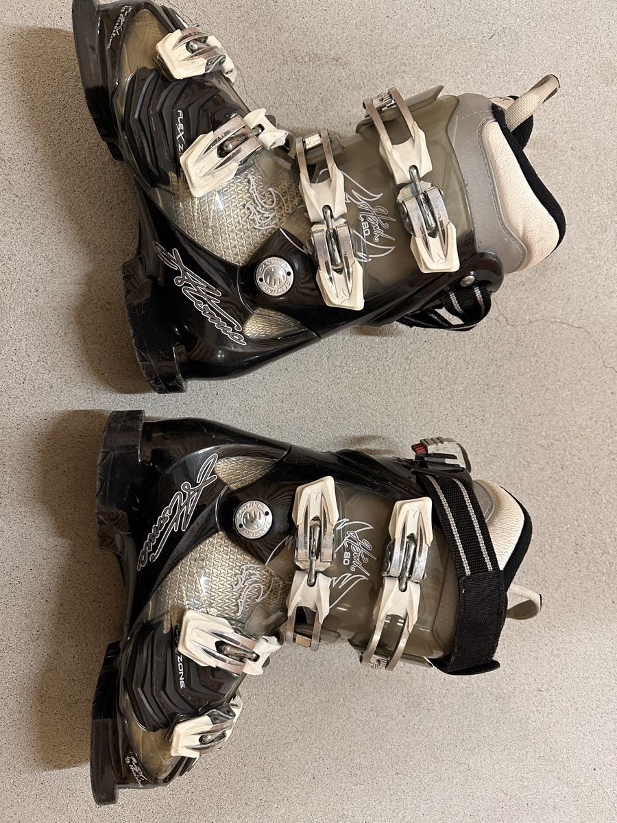 Atomic Scarpe da donna: Skischuhe 24.0/24.5 Atomic Hawx 80 – Usato da Zürich venduto da chemostat 1