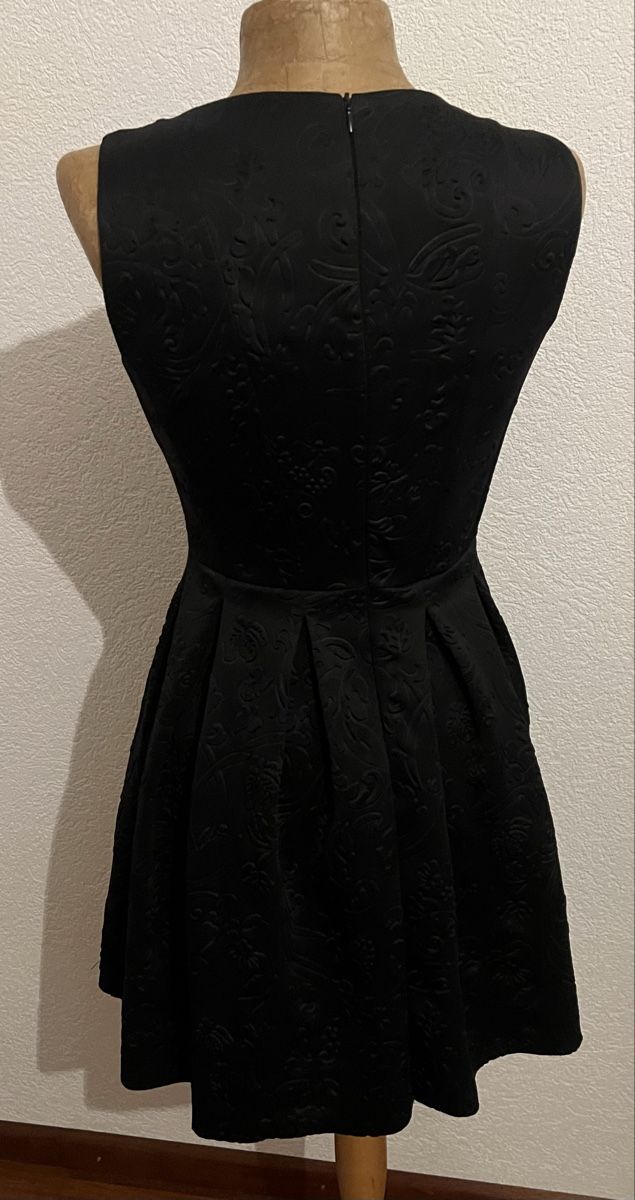 Robes: Robe de cocktail Rinascimento – D'occasion à St-Pierre-Clages par ste_xk6p 2