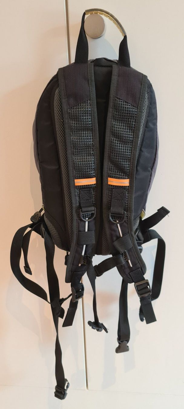 Zaini: Rucksack mit integriertem Regenschutz – Usato da Islikon venduto da EFH651 1