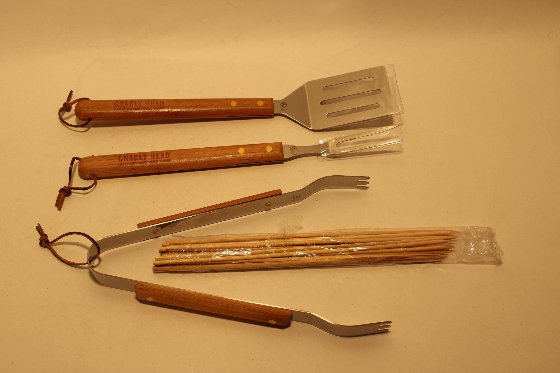 Set di posate: Grillbesteck Set 4-teilig – Nuovo e nell'imballaggio originale da Fehraltorf venduto da haefens