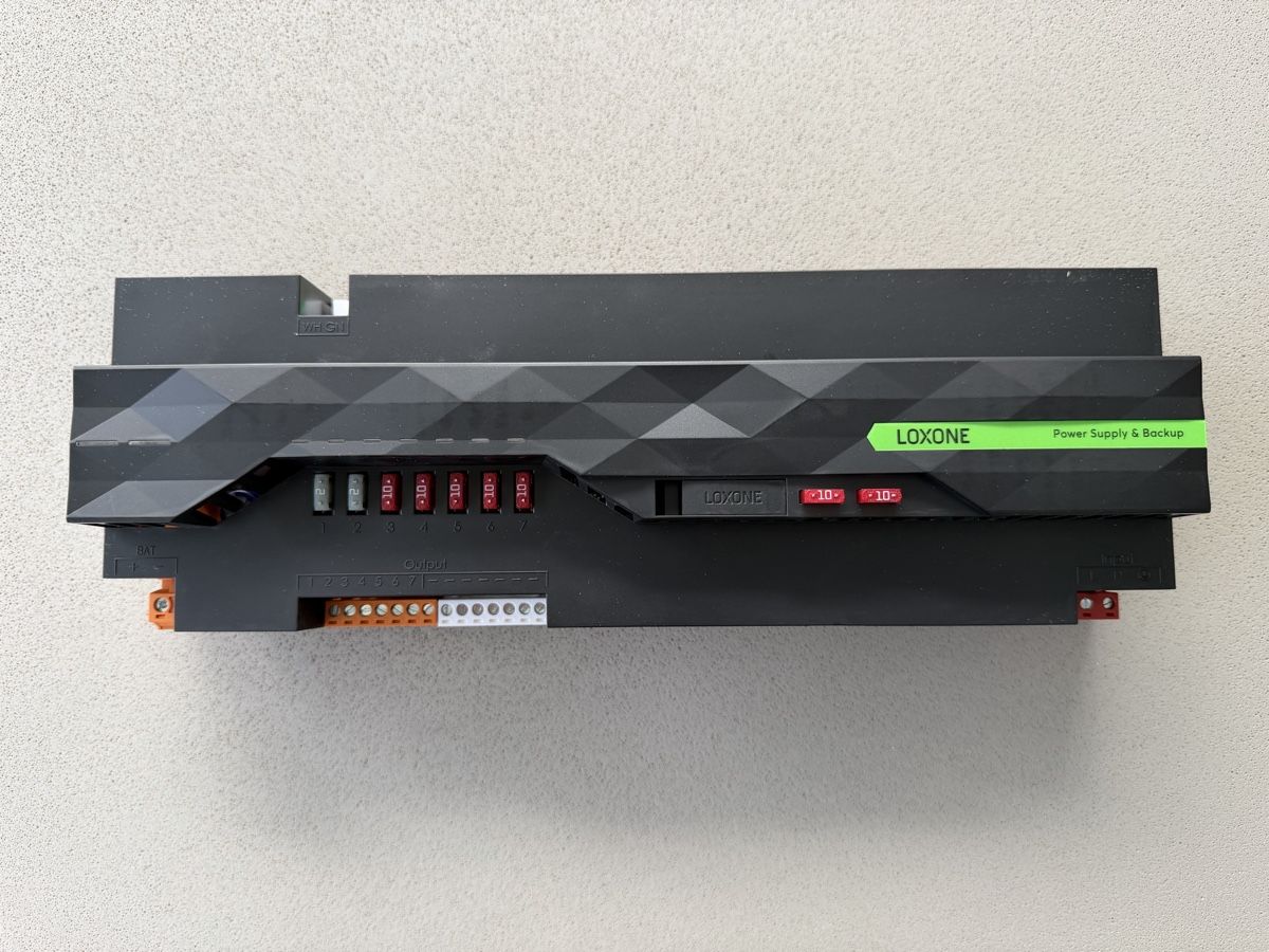 Loxone Componenti elettronici: Loxone Power Supply & Backup – Nuovo e nell'imballaggio originale da Wolfhausen venduto da HelloSun03