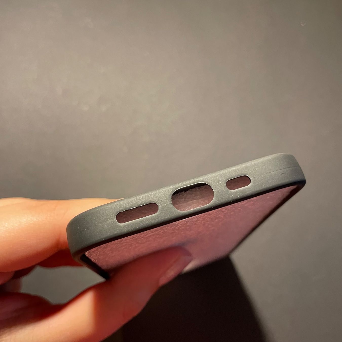 Apple Handys / Smartphones: NEU: iPhone 13 pro Hülle schwarz m. Kirschen – Neu und originalverpackt aus Bellach von Dreamer2501 2