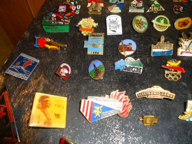 Plaketten & Abzeichen: Pins Sammlung über 80 stück – Gebraucht aus Zürich von liquidation-cobra 3