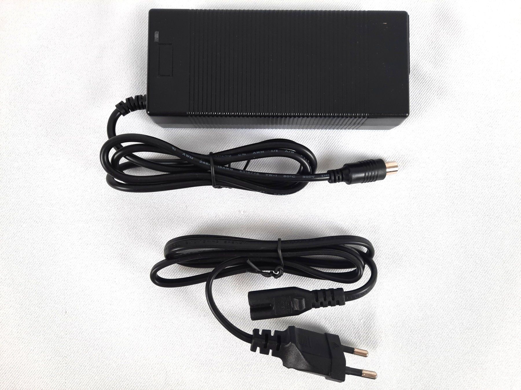 Xiaomi Caricabatterie: XIAOMI M365 Elektroroller Ladegerät – Nuovo (secondo la descrizione) da Beinwil am See venduto da Restwert_Beinwil 3
