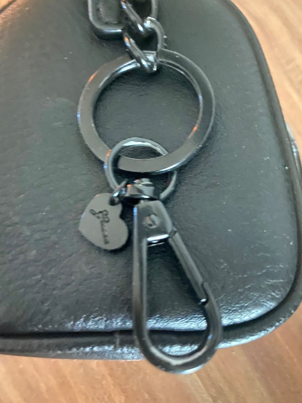 Guess Schlüsselanhänger & - bänder: GUESS Tasche / Schlüsseletui / Keyring Schwarz – Neu (gemäss Beschreibung) aus Zürich von NNK28 8