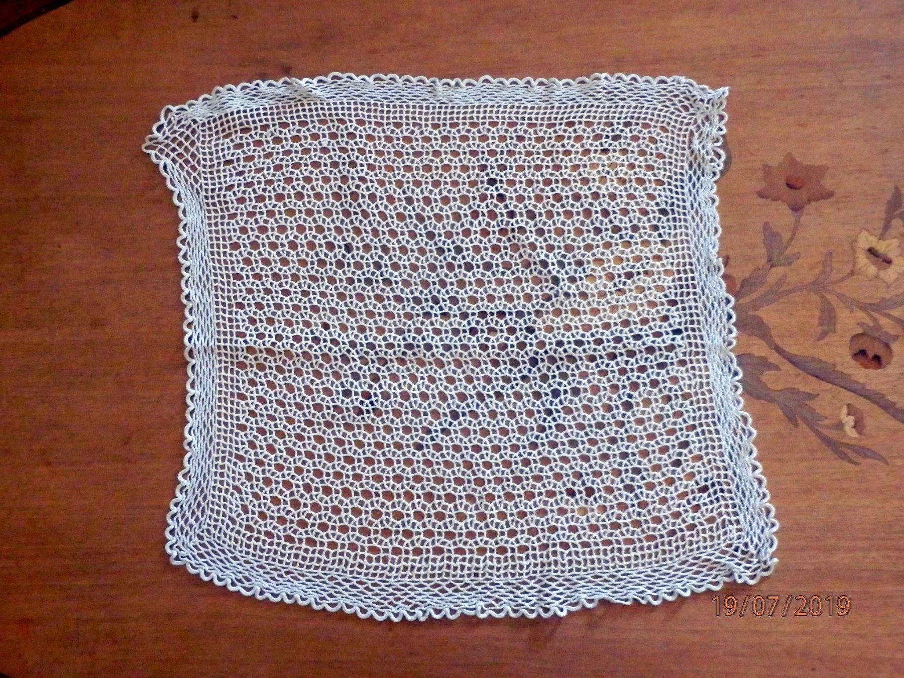 Untersetzer: 5 Deckchen, Tischläufer, Untersetzer, gehäkelt/gestrickt – Gebraucht aus Ueberstorf von dinbau 5