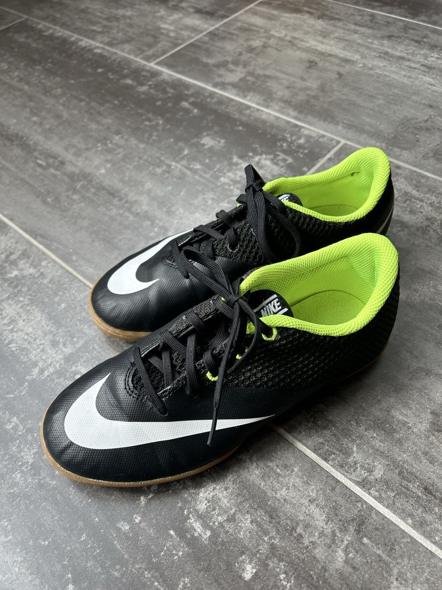 Nike Herrenschuhe: Nike Hallenschuhe - Grösse 38 – Gebraucht aus Arnegg von xlillix