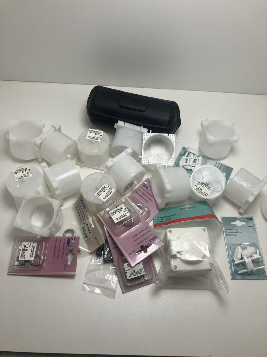 Spine: Div Elektromaterial Lot Dose Steckdose  – Nuovo (secondo la descrizione) da Bilten venduto da Rocky1291
