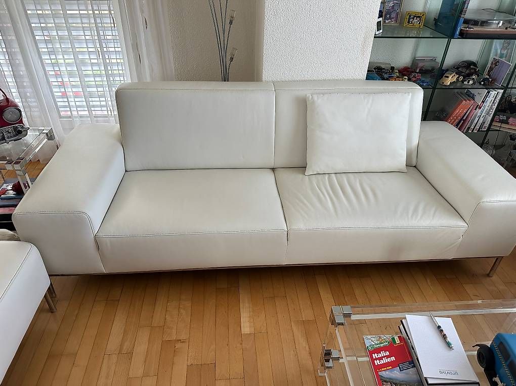 Sofas: Elegantes zeitloses weisses Ledersofa-Set  2 Sofas/2 Hocker – Gebraucht aus Winkel von Chaefer69 1