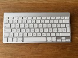 Apple Wireless Keyboard A1314