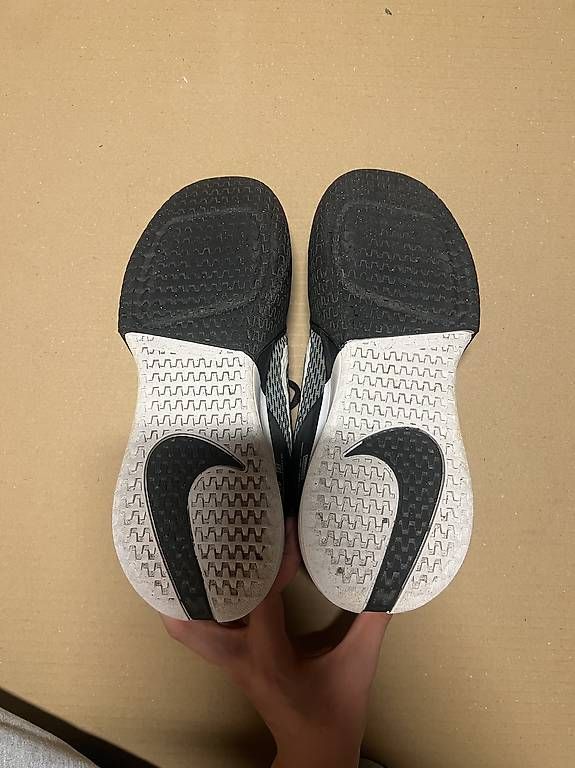 Scarpe da uomo: Nike sporthallenschuhe grösse 40  – Usato da Zürich venduto da zevius 3