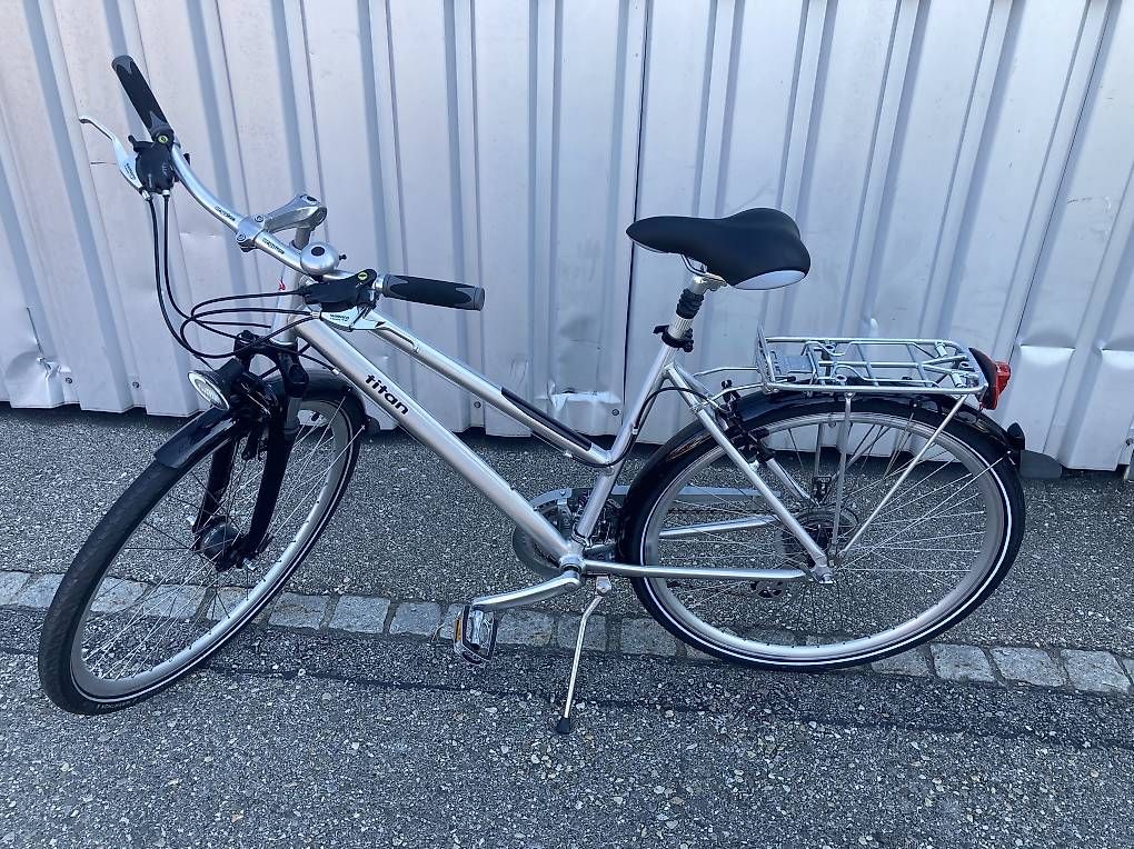 Velos: Neues TITAN Damenvelo silber – Gebraucht aus Reiden von Halti