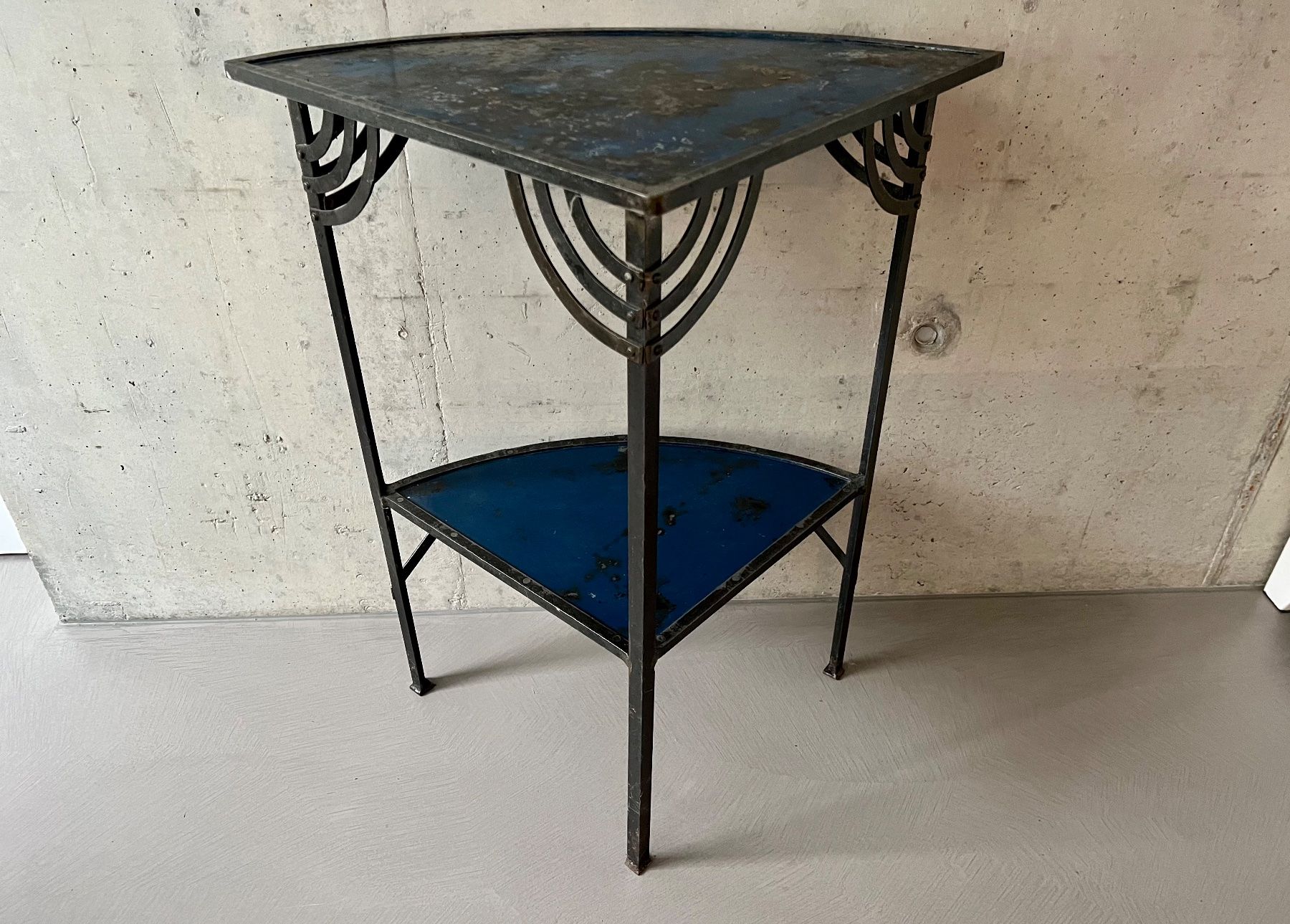 Regale: Art Deco Eisengestell /Eckgestell – Gebraucht aus Wabern von La-Vitrine 9
