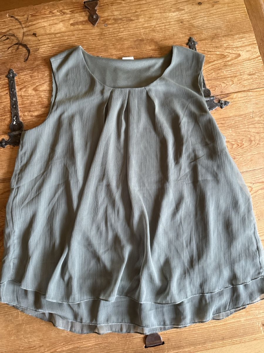 Top: Blusentop Gr.44 olive – Nuovo (secondo la descrizione) da Mauren venduto da ducducturi