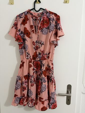 Robe courte fleurs rose avec volants neuve