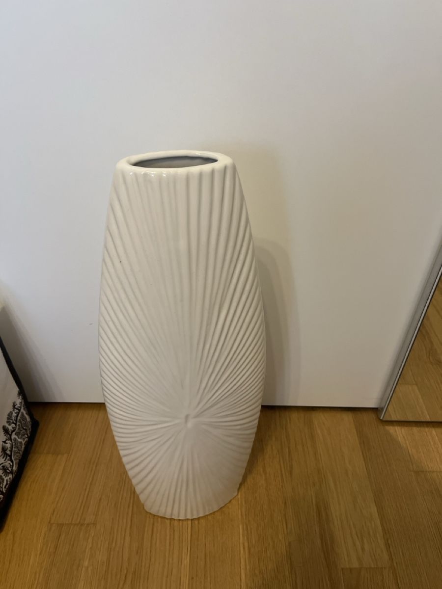 Vasen & Gefässe: Vase Keramik weiss Rillenmuster – Neu (gemäss Beschreibung) aus Basel von Sandraxtr 1