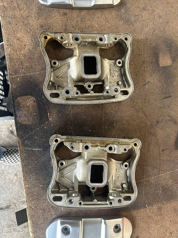 Tutti i ricambio per moto: Harley Davidson Sportster coperchi bilancieri  – Usato da Montagnola venduto da gia_6tcc 4