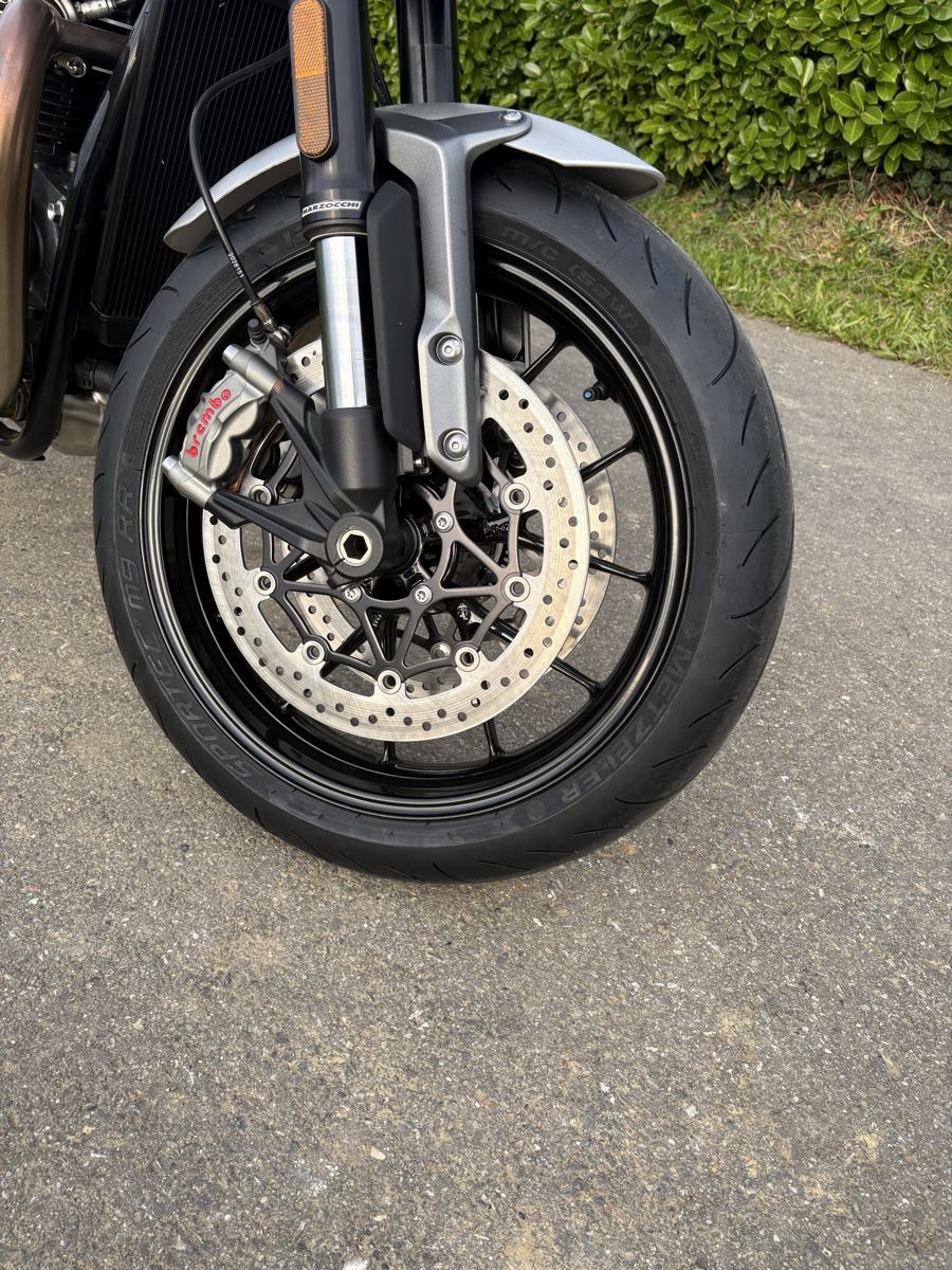 Strada: Triumph Speed Twin 1200 Stealth Edition – Nuovo (secondo la descrizione) da Basel venduto da obr_fx9m 3