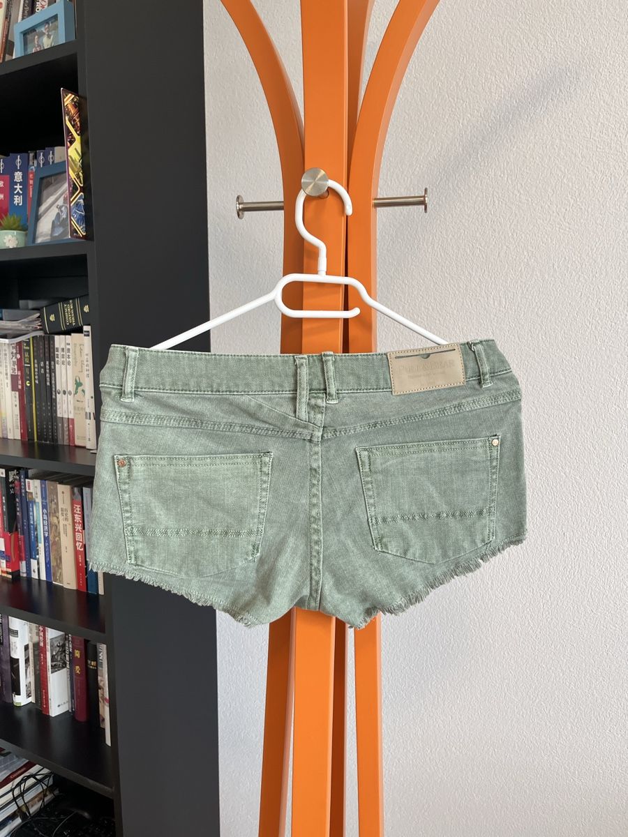 Pull&Bear Jeans: Pull&Bear Khaki Green Denim Shorts, EUR 34 – Neu (gemäss Beschreibung) aus Gümligen von caron__ 1