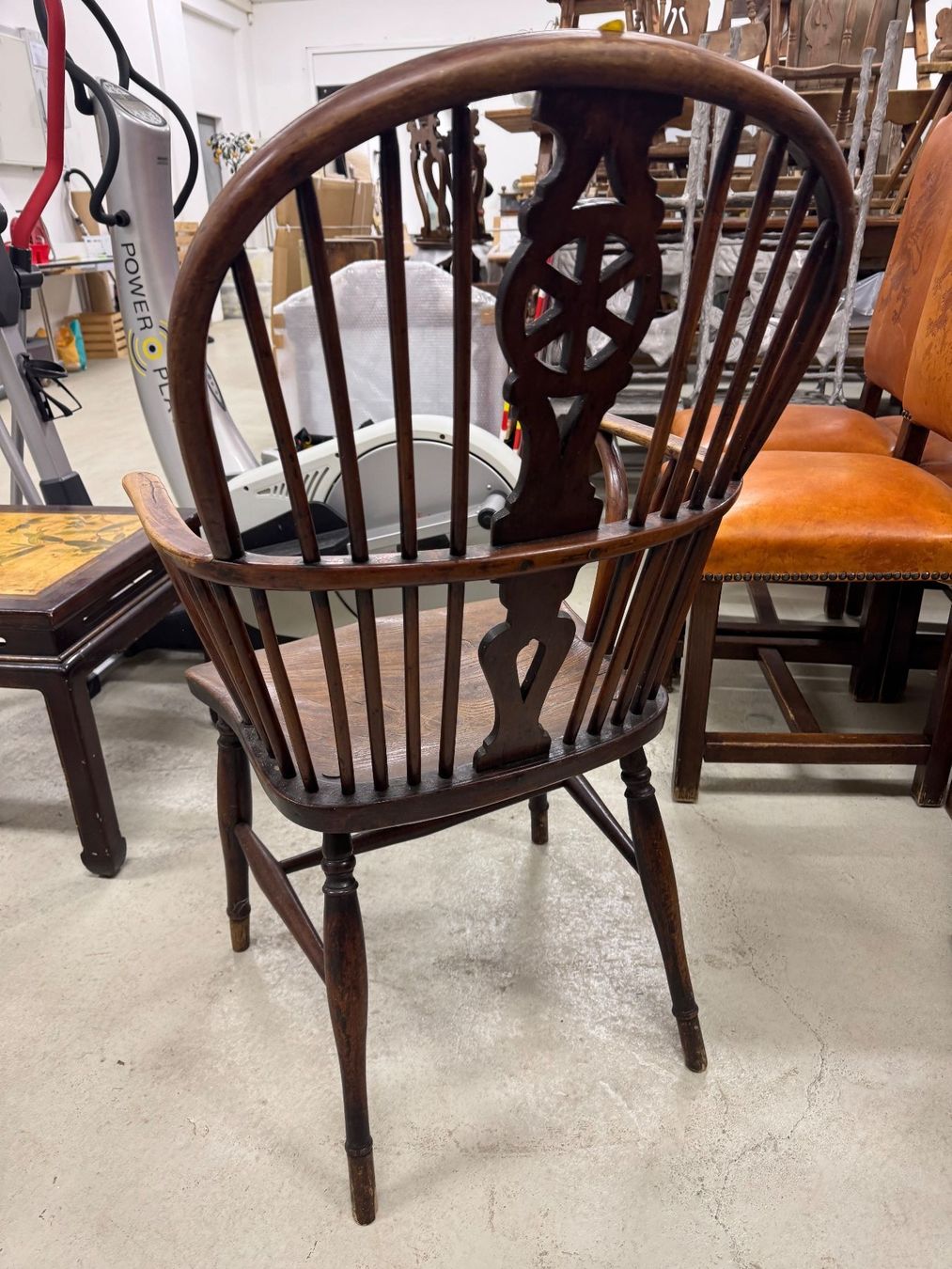 Sedie: 3 Windsor Antique carver Chairs – Usato da Gsteig b. Gstaad venduto da Auctionly 1