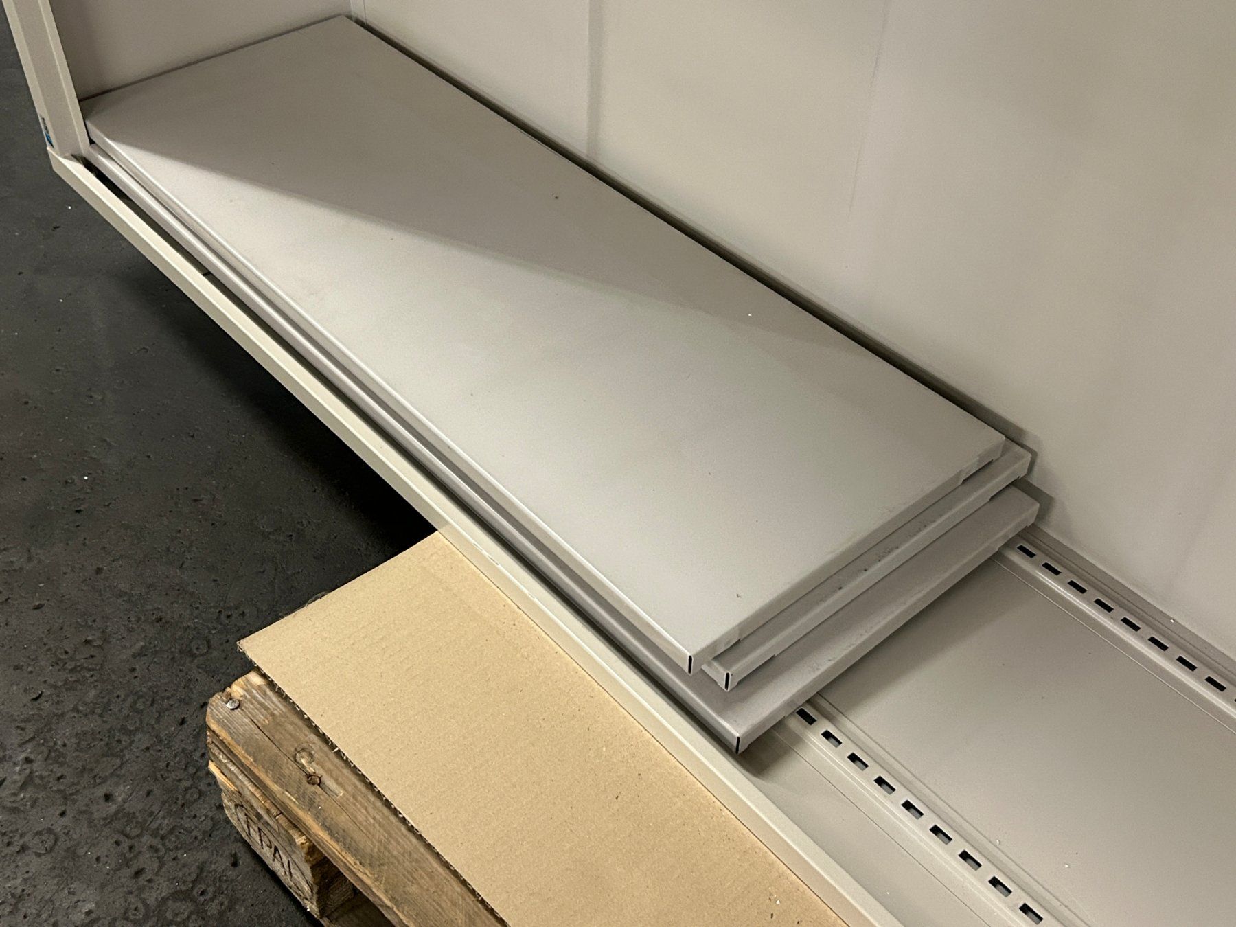 Lista Armoires: LISTA Blechschrank - Werkstattschrank – D'occasion à Zofingen par Maschinenfabrik 4