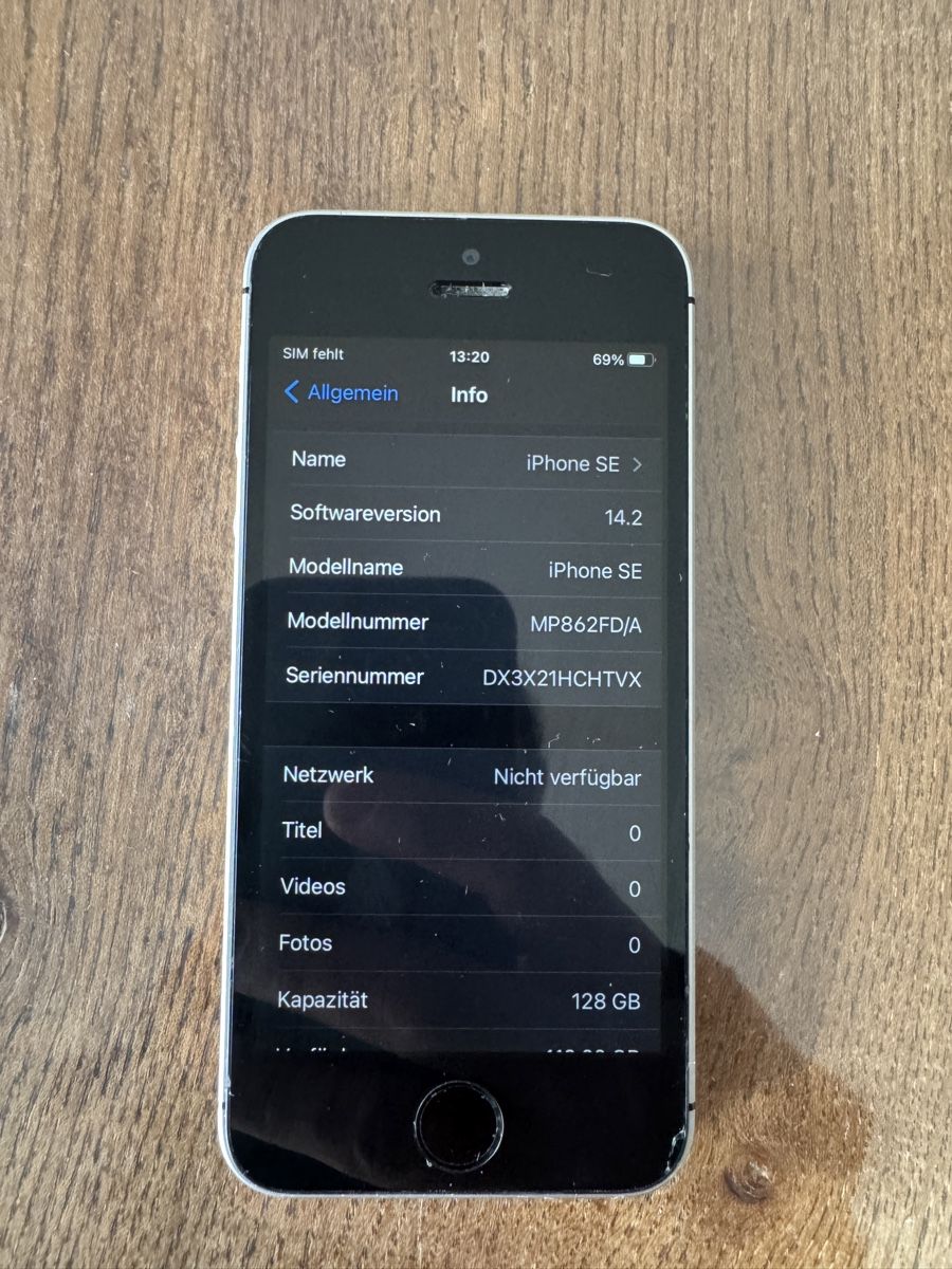 Apple Telefoni cellulari / Smartphones: iPhone SE 128 GB guter Zustand – Usato da Dietikon venduto da Leodnd 5
