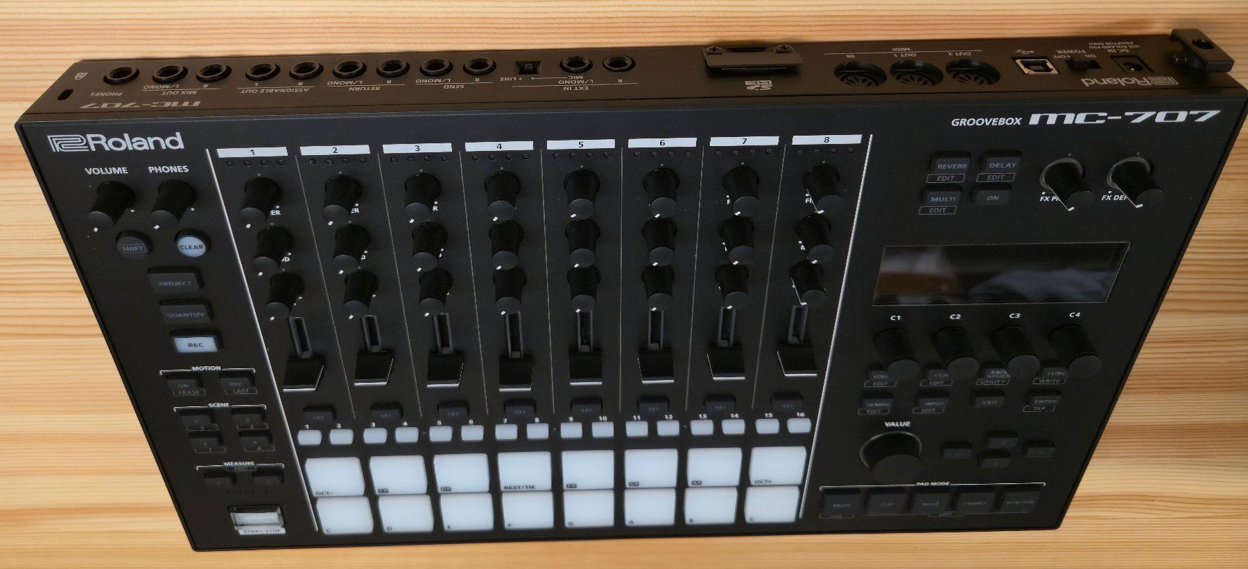 Roland Musikinstrumente: Roland Groovebox MC-707 – Neu (gemäss Beschreibung) aus Zürich von brushless1 2