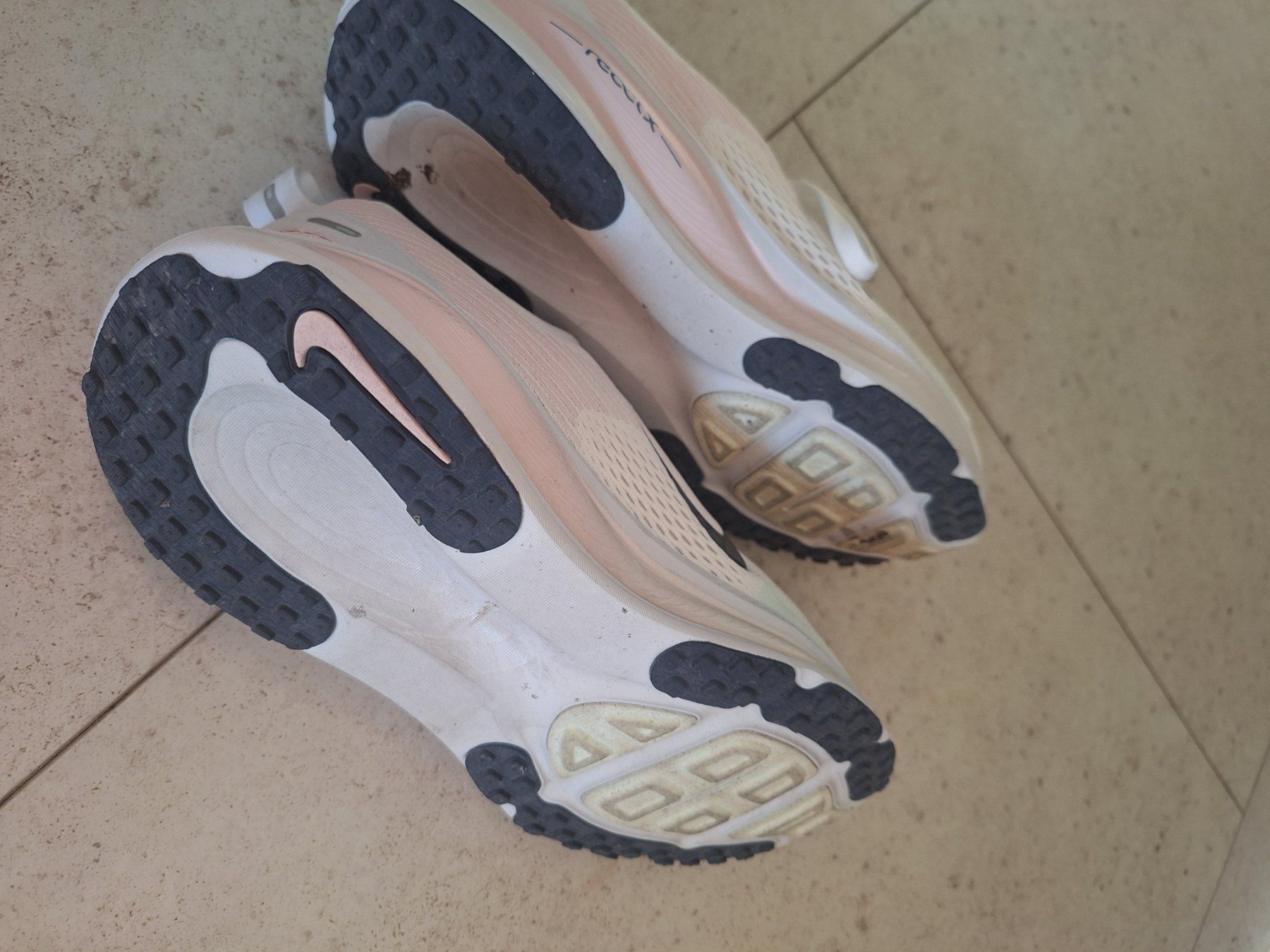 Nike Chaussures femmes: Nike Vomero 18, Gr. 39 – D'occasion à Adelboden par Lenaa84 1