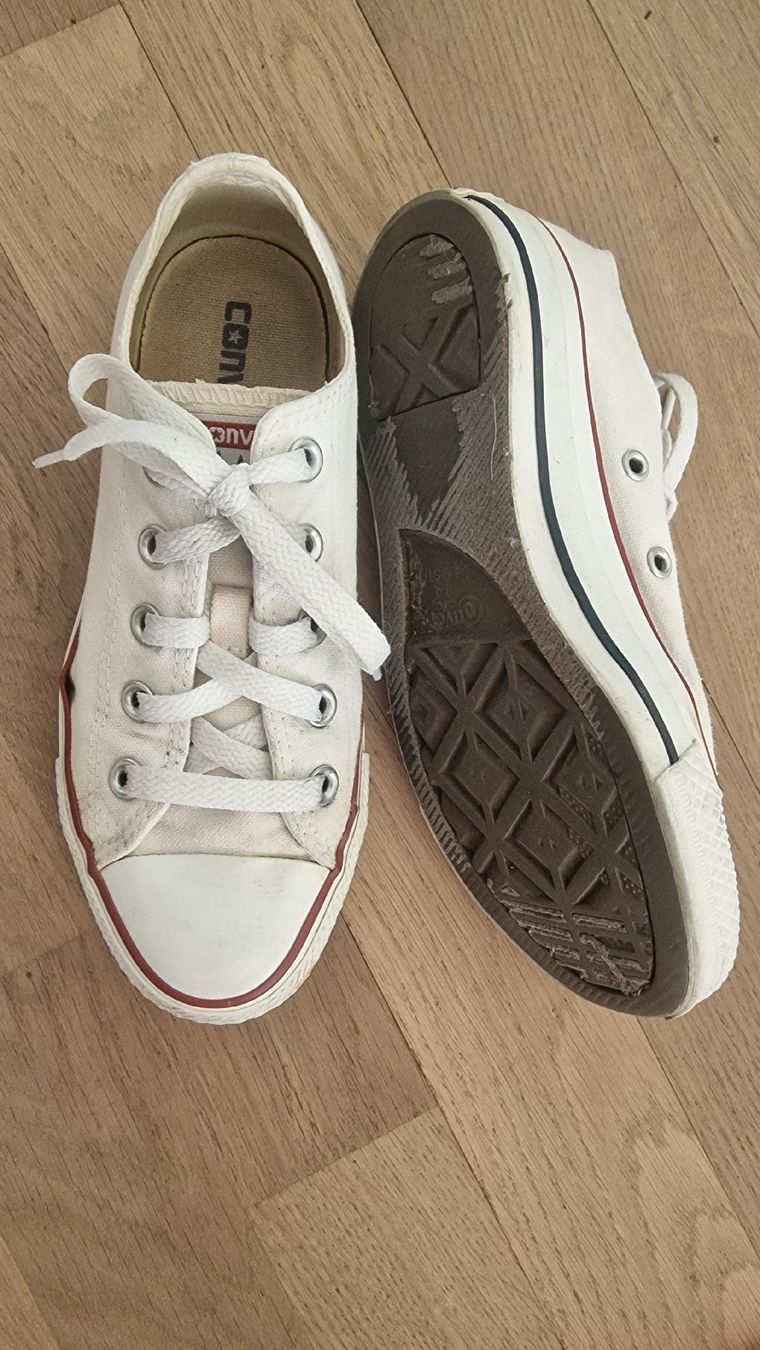 Converse Schuhe für Mädchen: Converse Chuck Taylor, weiss, Grösse 35, gebraucht – Gebraucht aus Bätterkinden von SuchenFinden02