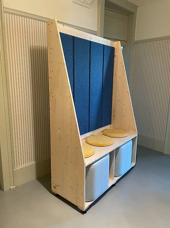Panchine: Massgefertigte Sitzbank mit Whiteboard und Rollen – Usato da Bern venduto da bvmberatung 1