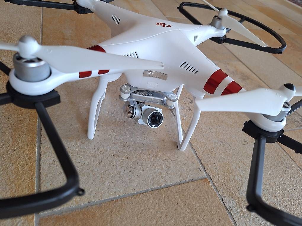 RC Modellbau: Drone DJI Phantom 3 – Gebraucht aus Bevaix von tor_5z8m 1