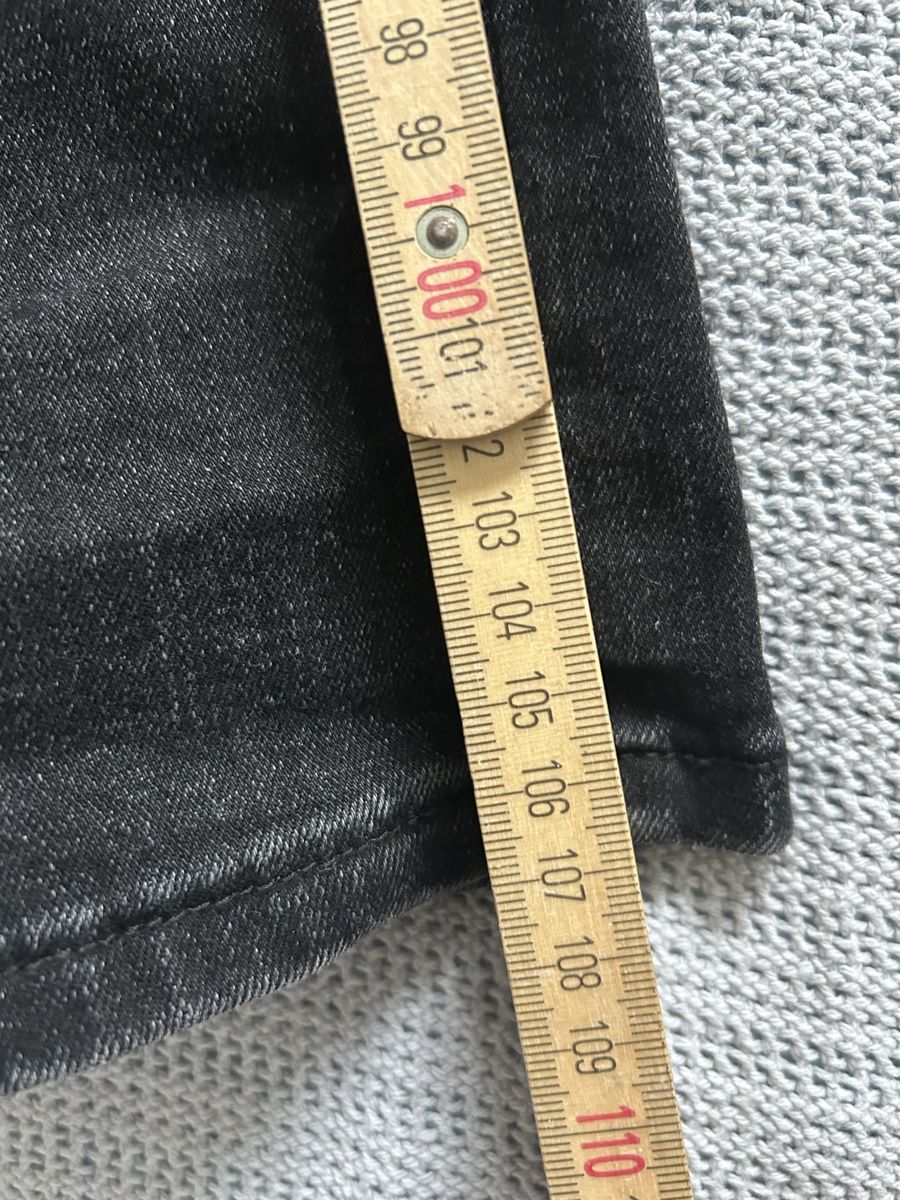 Jeans: Schwarze neu Jeanshosen – Nuovo (secondo la descrizione) da Rüti ZH venduto da Masken 1