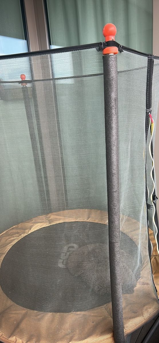 Trampolines: Kindertrampolin mit Sicherheitsnetz ab CHF 1.– – D'occasion à Emmen par Chla1212