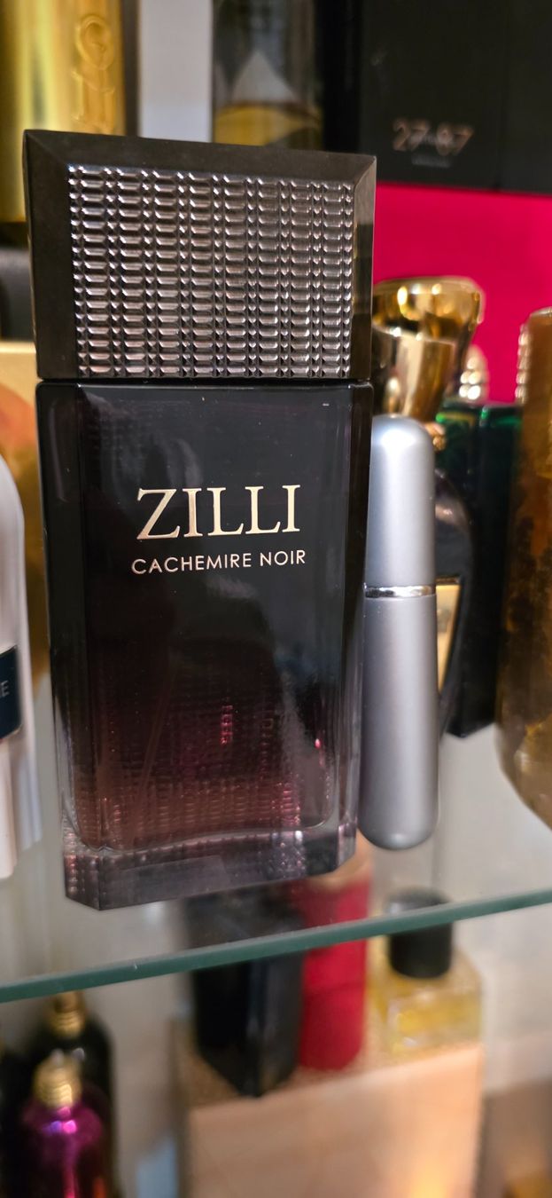 Profumi & Eau de Toilette: Zilli Cachemire Noire 5ml – Nuovo (secondo la descrizione) da Dübendorf venduto da peppe08