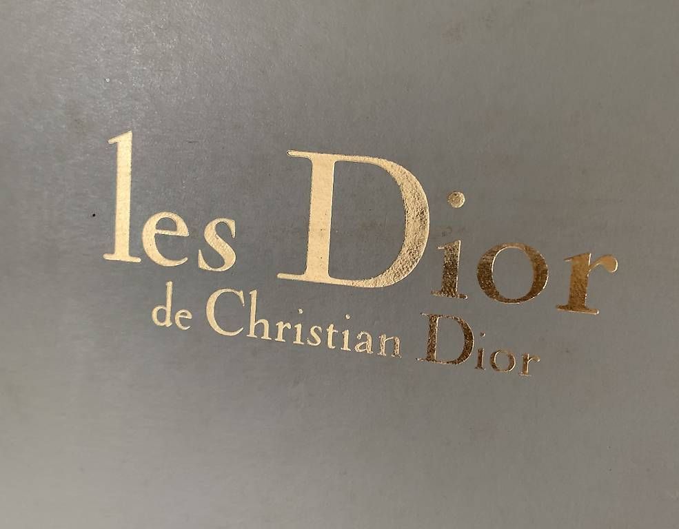 Dior Portagioie: Présentoir vintage Dior – Usato da Montreux venduto da Barber_Swiss_Vintage 4