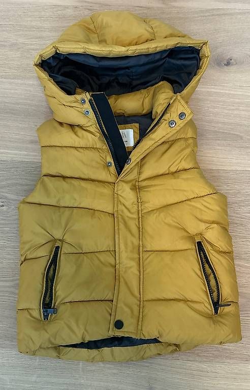 Autres vêtements garçon: Zara Weste Grösse 120 – D'occasion à Männedorf par Brunei03