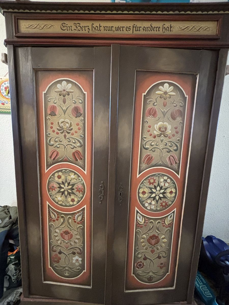 Armadi: Antiker Schrank – Usato da Hilfikon venduto da Elodie1990