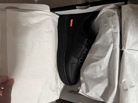 Supreme Air Force 1 low
