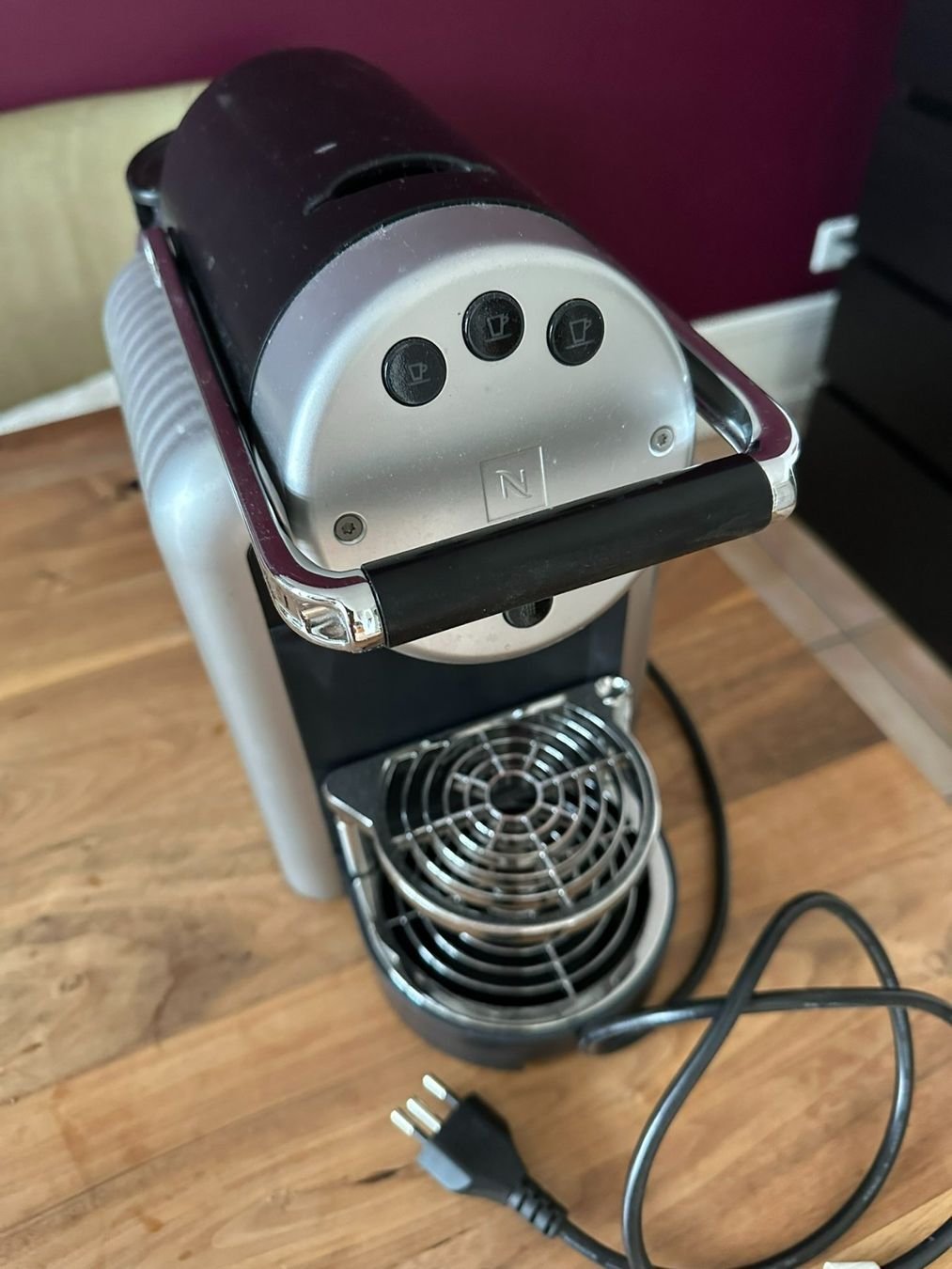 Nespresso Macchine per caffè & Macchine per espresso: Kaffeemaschine Nespresso Pixie silber schwarz gebraucht – Difettoso da Zürich venduto da Nicolaselias 5