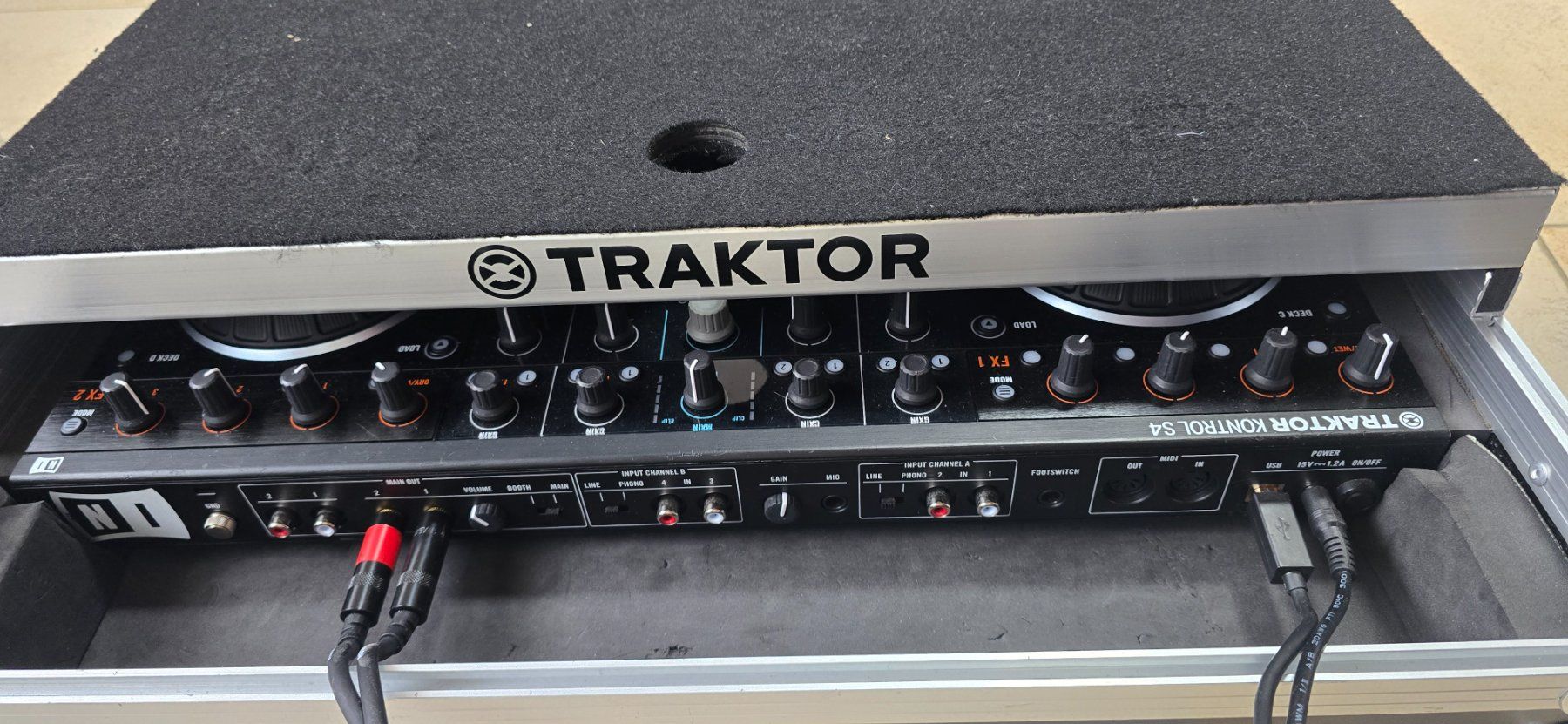 Traktor Console di mixaggio: Native Traktor Kontrol S4 MK2 mit passendem Case – Usato da Riederalp venduto da masuroto11 9