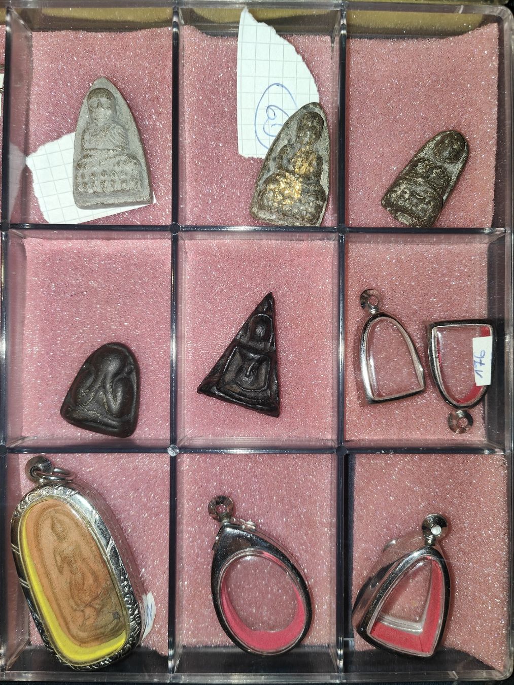 Ciondoli: Thai-Amulett-Sammlung          54 Stk. + Vitrinen – Buddha – Usato da Rothrist venduto da SiddharthaMoon 4