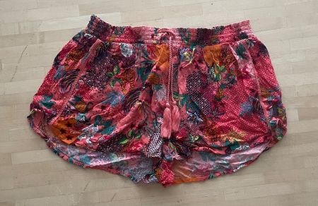 Superdry Damen/Mädchen Shorts bunt Grösse EU 38 neuwertig