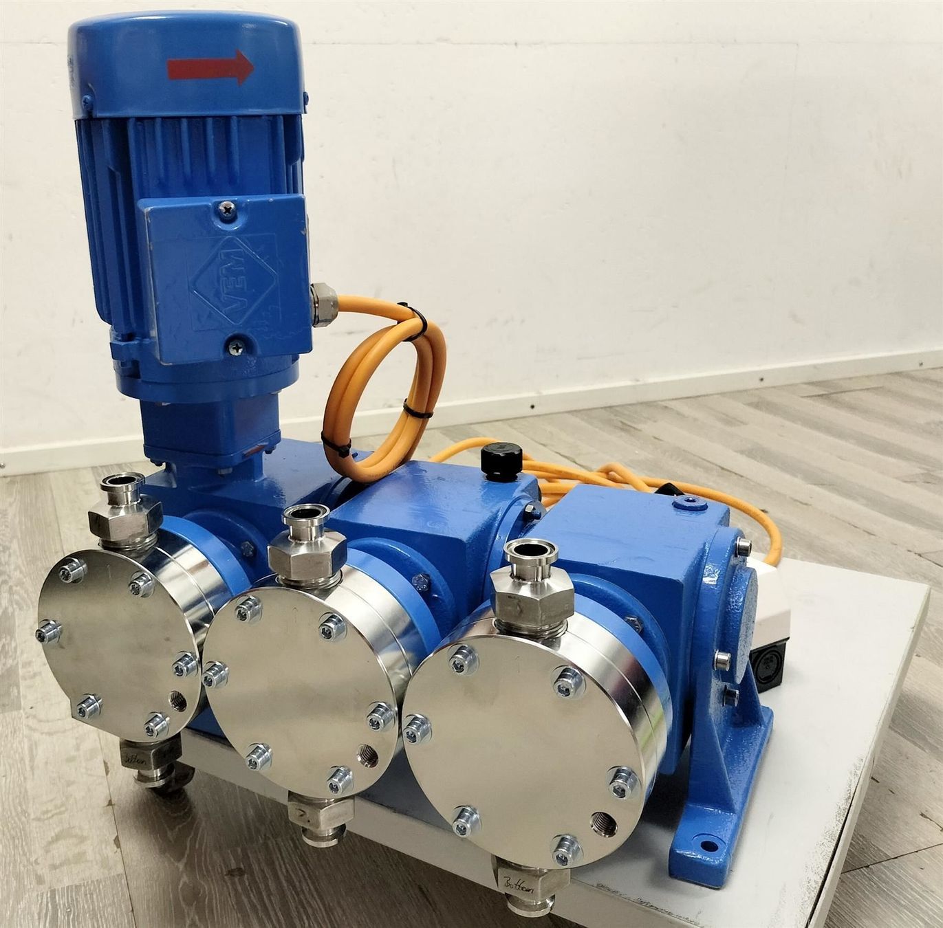 Accessori da laboratorio: Lewa Ecodos EEK 0090 S13 Diaphragm Metering Pump – Usato da Niederdorf venduto da LeptonAG_Labor 3